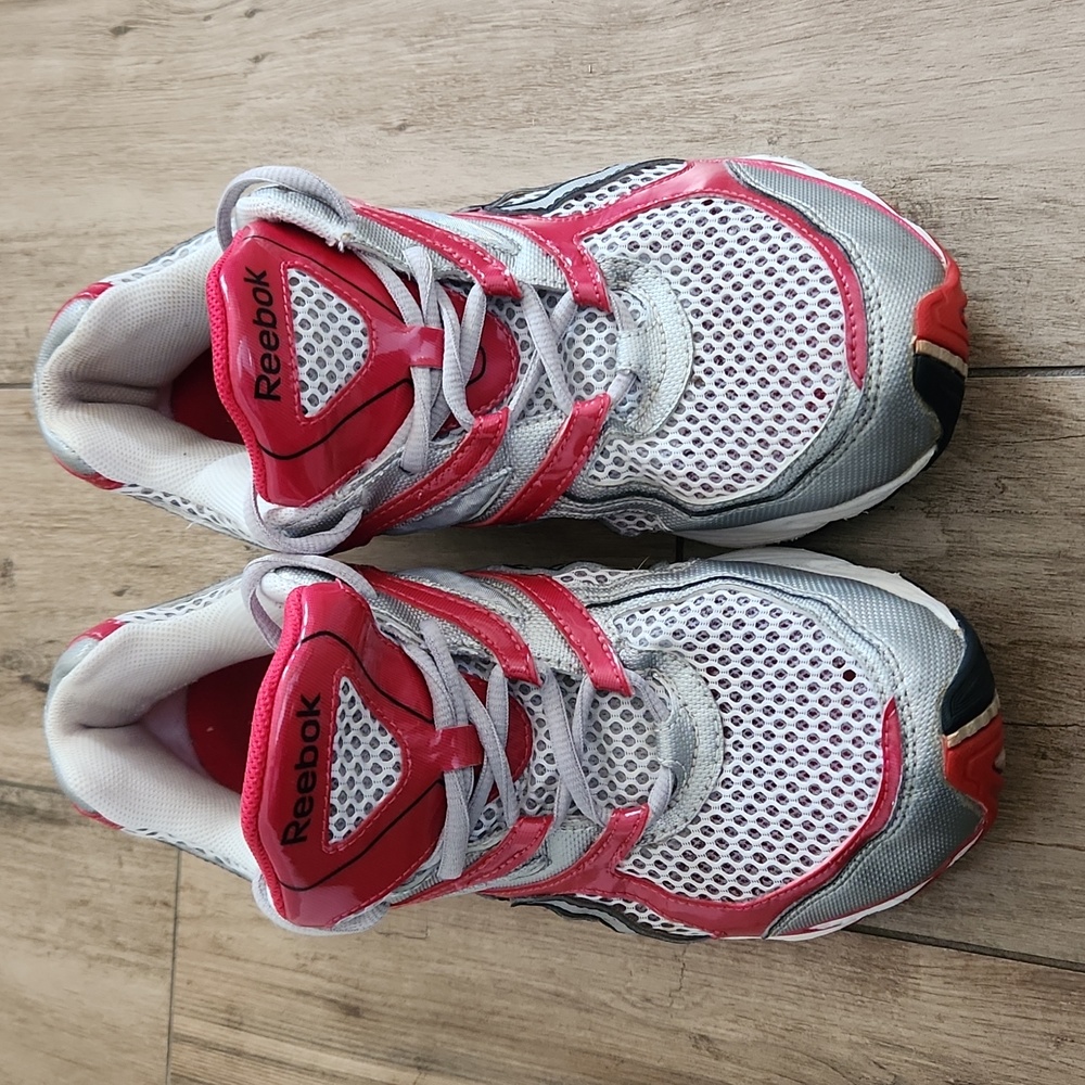 Reebok running sneakers pink